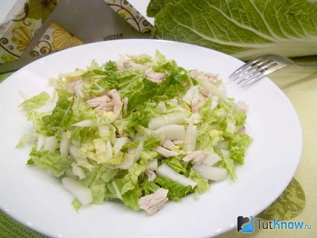 Салат из пекинской капусты и филе индейки