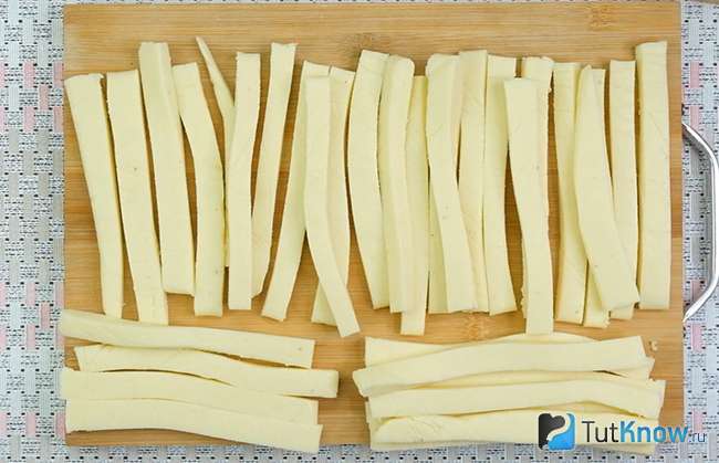 Нарезанные картофельные палочки