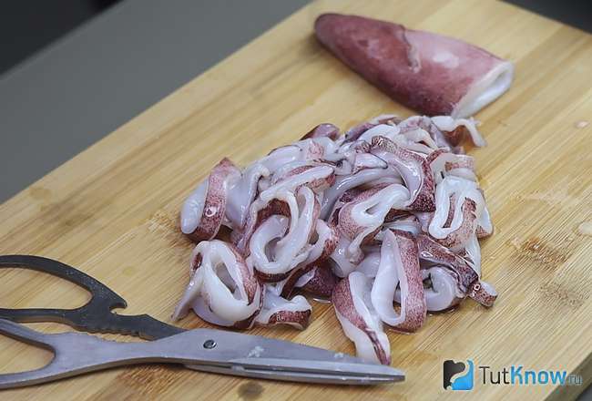 Кальмары нарезанные кольцами