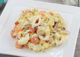 Салат с кальмарами, яйцом, морковью и сыром - простой и очень вкусный рецепт