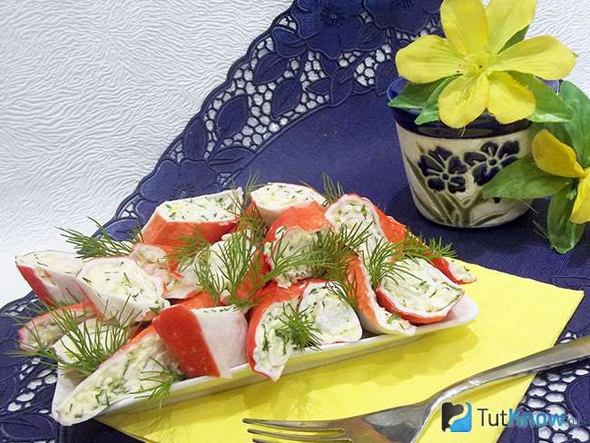 Рулетики из крабовых палочек