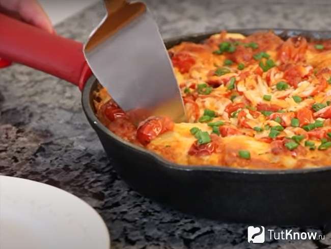 Слоеный пирог с рыбой и грибами