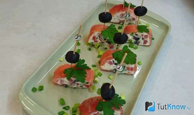 Рыбная закуска-рулет на Новый год
