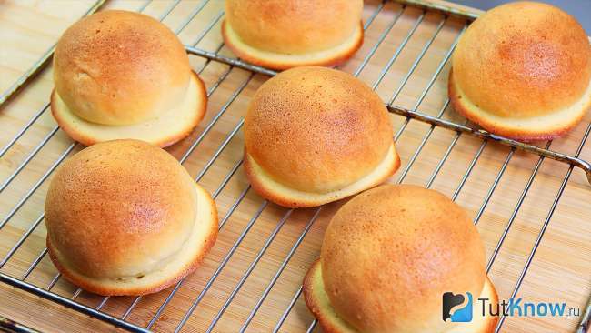 Пышные сладкие булочки с хрустящей ванильной корочкой