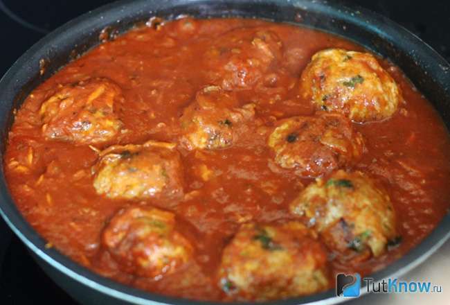 Мясные шарики в томатной подливе