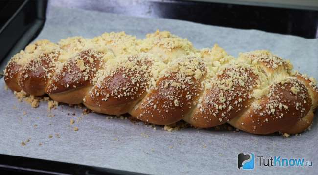Ванильная плетенка Хала с хрустящей крошкой