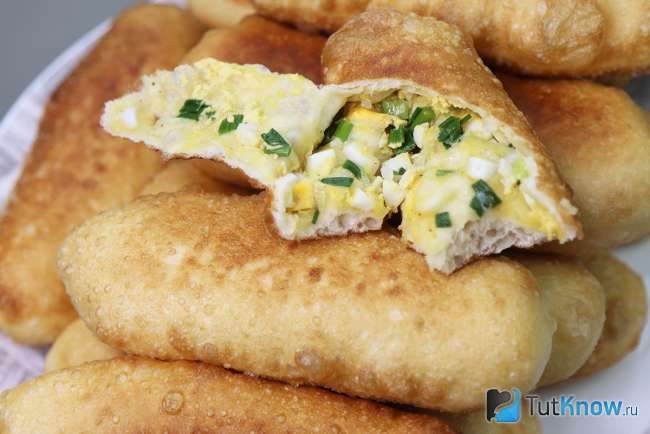 Рецепт пирожков с яйцом и зеленым луком