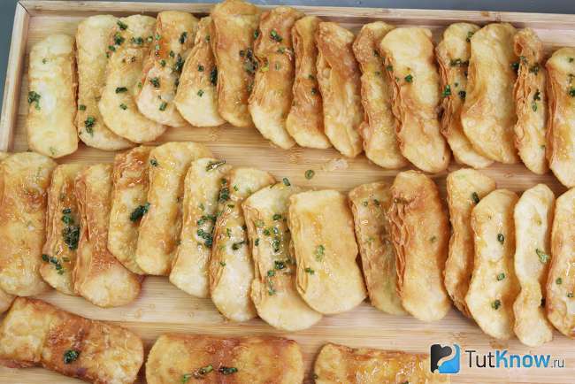 Хрустящие роти с сиропом и зеленым луком