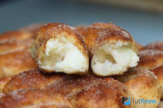 Творожные булочки с корицей и сахаром
