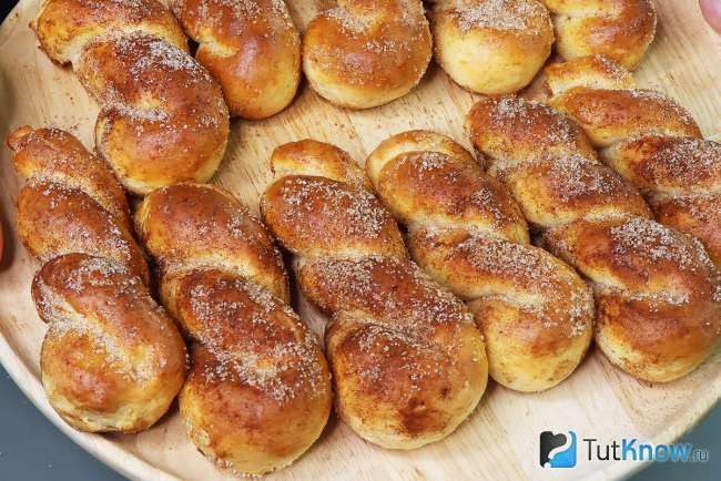 Творожные булочки без дрожжей с корицей и сахаром