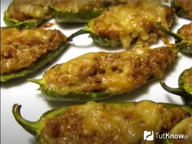 Острые перцы Халапеньо, фаршированные говядиной и сыром