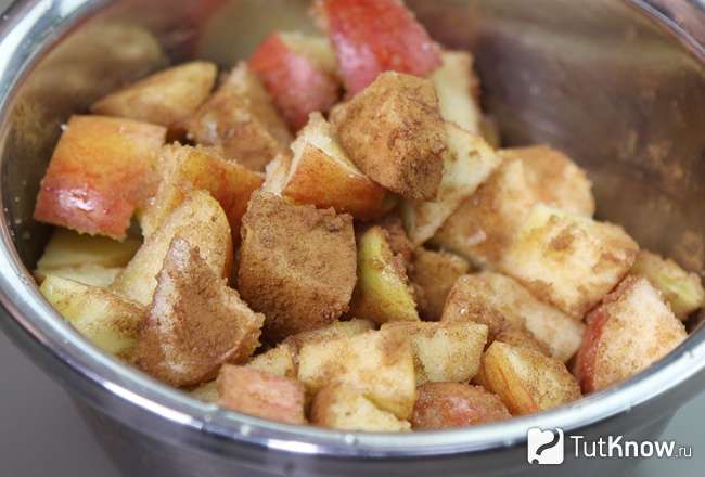 Яблоки с корицей для яблочного тарта