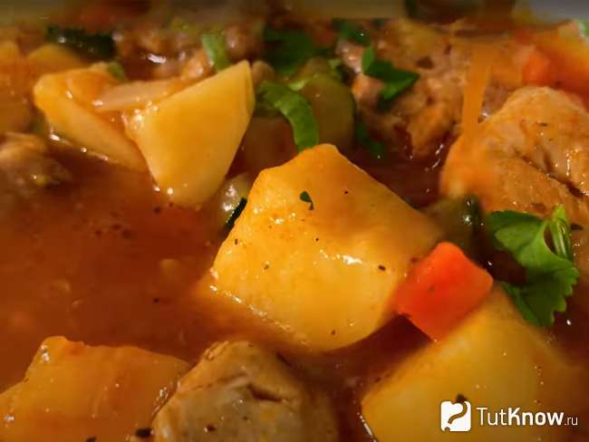 Классическое жаркое из курицы с зеленью