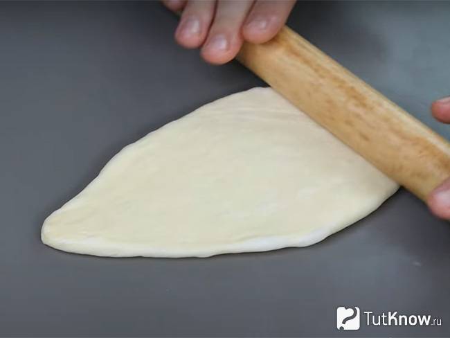 Каждый кусочек раскатайте