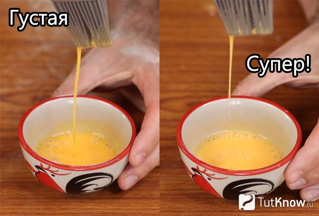 Приготовление смазки из желтка и молока для булочек