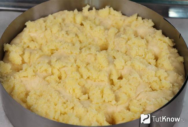 Сахарная крошка на пироге