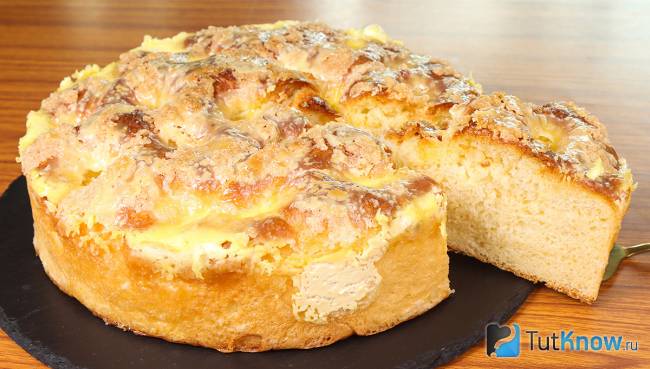 Готовый сахарный пирог пышный и мягкий