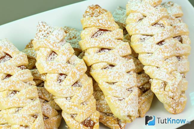 Плетеное печенье с яблочным повидлом на молоке