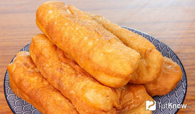 Дрожжевые пирожки с луком и яйцом
