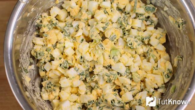Зеленый лук и яйцо вкусная начинка для пирожков
