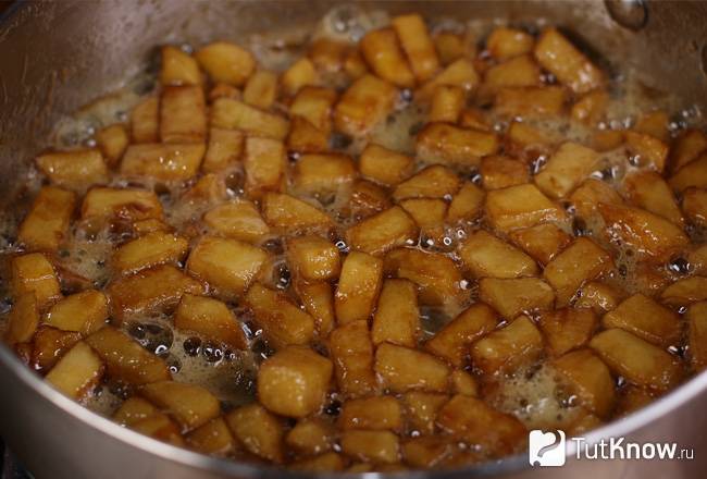 Карамелизированные яблоки для пирога