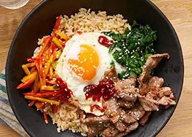 Бибимпап: корейский рис с овощами и пастой кочуджан