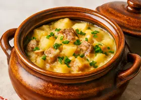 Жаркое из картофеля с мясом в горшочках