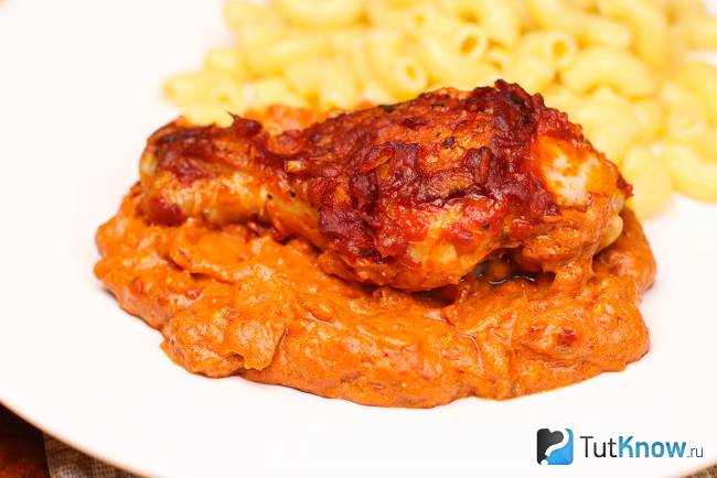 Курица по-венгерски с макаронами