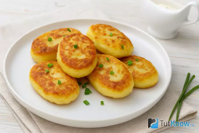Картофельные зразы с яйцом и зелёным луком