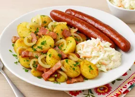 Картофель по-польски с луком и беконом — простой рецепт
