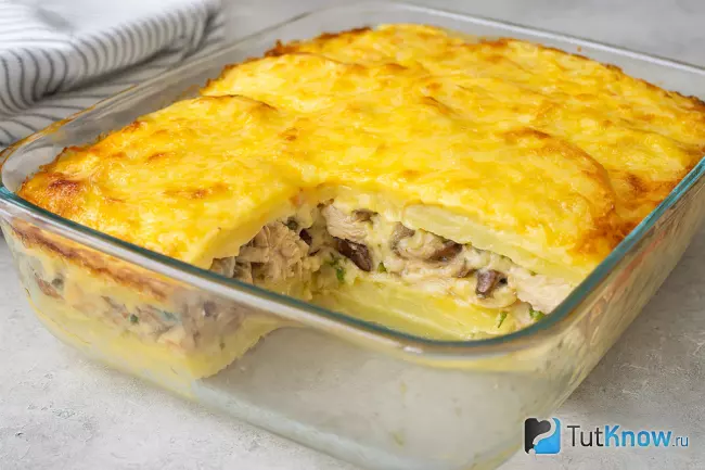 Картофельная запеканка с курицей и грибами