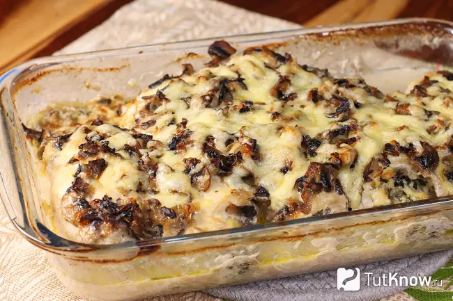 Рецепт куриных рулетиков с грибами, шпинатом и сыром