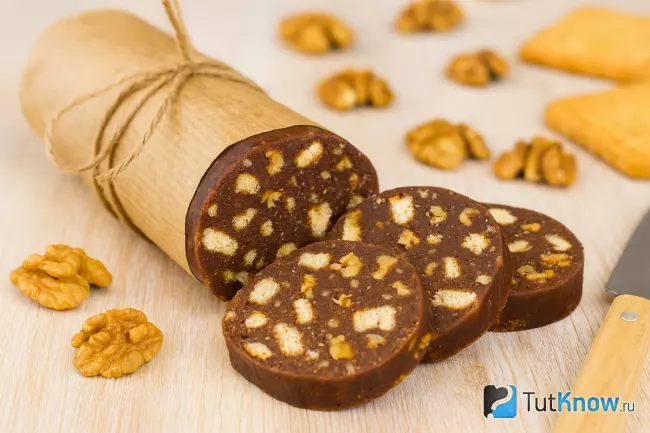 Классическая шоколадная колбаса из печенья и какао