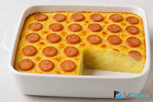 Запеканка из картофельного пюре с сосисками и сыром