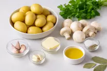 Ингредиенты для картофеля с грибами