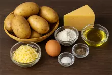 Ингредиенты для картофельных палочек с сыром