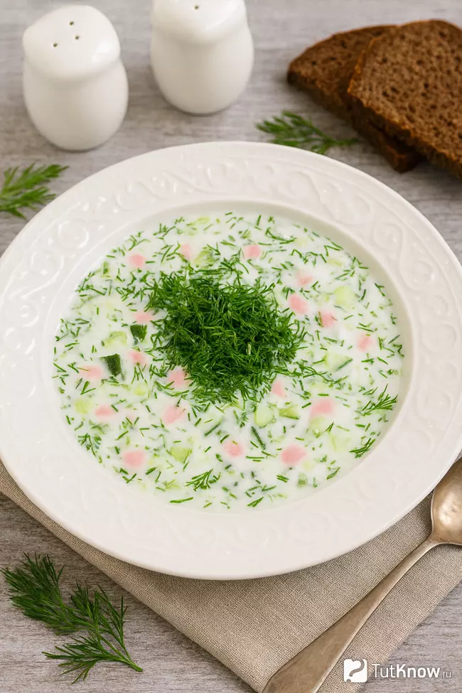 Вкусная классическая окрошка на кефире с колбасой