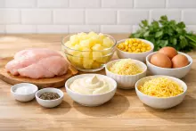 Ингредиенты для салата с курицей и ананасом