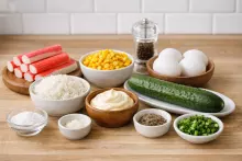 Ингредиенты для салата с кукурузой и крабовыми палочками
