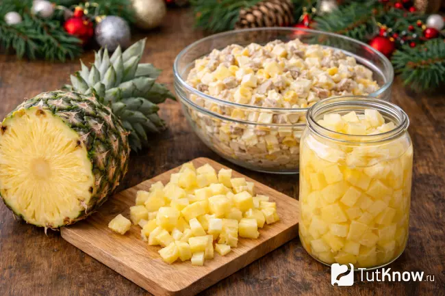 Свежий и консервированный ананас для салата с курицей