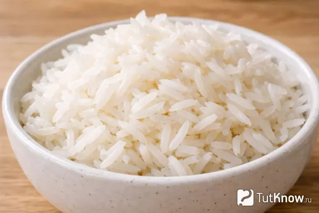 Жасминовый длиннозёрный рис в миске