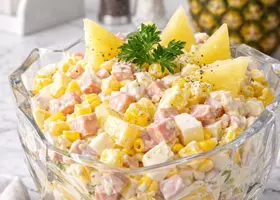 Салат с ананасом и ветчиной – быстрый салат на каждый день