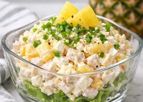 Салат с ананасом и яйцом – лёгкий домашний рецепт