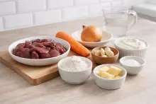 Ингредиенты для жаренной куриной печени с луком и морковью