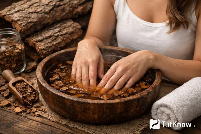 Ванночка для рук с отваром коры дуба, натуральный домашний уход