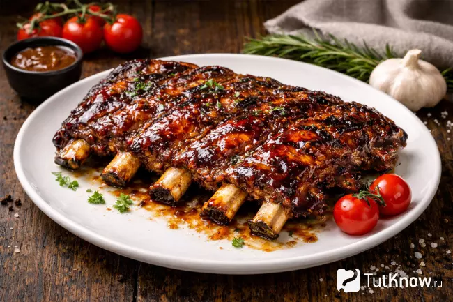 Сочные и мягкие свиные ребрышки приготовленные в фольге