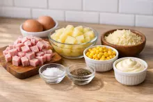 Ингредиенты для салата с ананасом и ветчиной