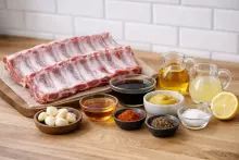 Ингредиенты для приготовления свиных ребрышек в фольге