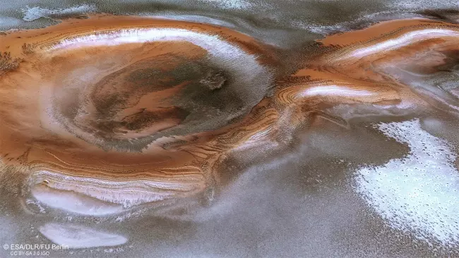 Полярный лёд и дюны Марса