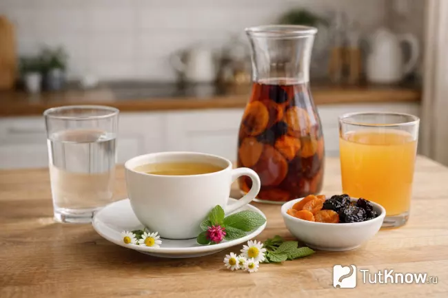 Напитки для кормящей мамы: вода, чай, компот и сок